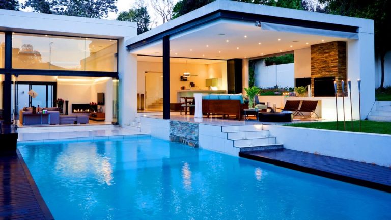 5899,Modern Villa with Pool